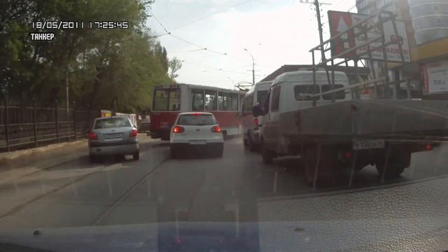 выезд на трамвайные пути встречного направления смотреть онлайн