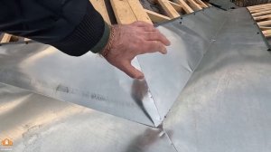 Монтаж нижних металлических ендов на коньке с выходом на основной скат. 100 Домов Тюмень