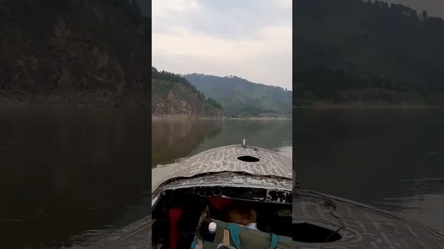Плывем на лодке по реке Шилка с зимовья, подплываем к реке Часовинке (Могочинский район, Забайкалье смотреть онлайн