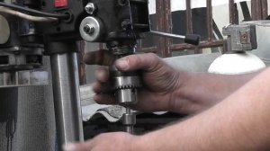 Как за 5 секунд снять патрон с конуса морзе на сверлильном станке!