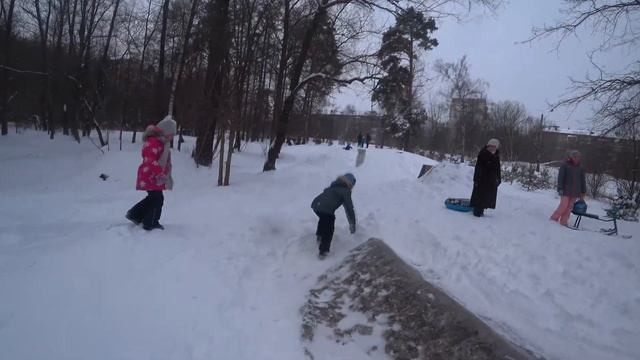 На снегокате на горки в Измайловский парк 2021 смотреть онлайн