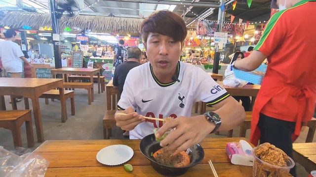 พาชิมร้านเด็ด ตลาดน้ำคลองลัดมะยม || 9 ร้านไม่ควรพลาด !! смотреть онлайн