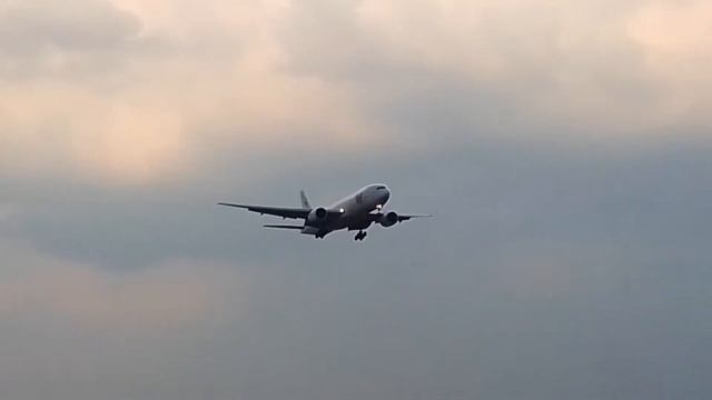 Boeing 777-200ER "Red Wings" "RA-73331"посадка в Шереметьево SVO. смотреть онлайн