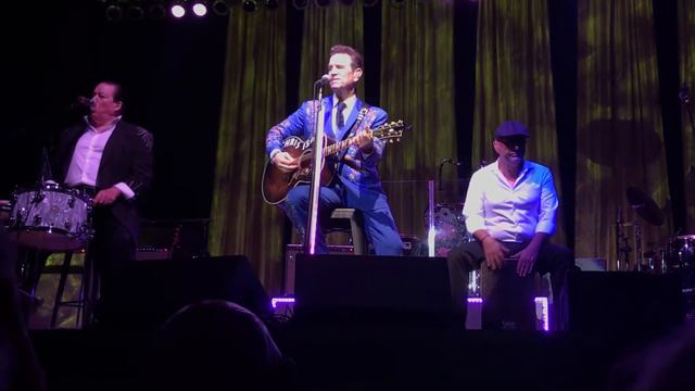 Chris Isaak Can’t Help Falling in Love 2018 Huntington Paramount смотреть онлайн