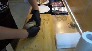 Обвязка курицы перед копчением льняным джутом