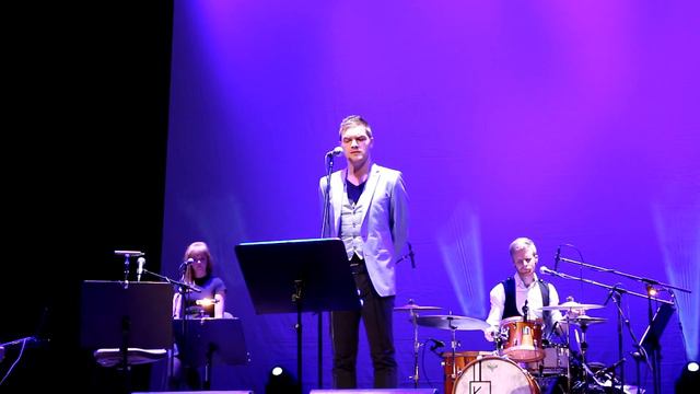 Ott Lepland ja Urmas Alenderi laul „Elame veel" 28. novembril 2013 Urmas Alenderi mälestuskontserdi смотреть онлайн