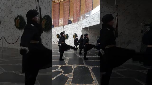 У Вечного огня Мамаев Курган Волгоград 2018 в Почетном Ксрауле мой сын Алексей смотреть онлайн