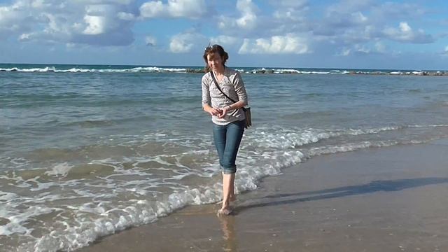 Аня собирает ракушки смотреть онлайн