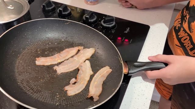 Андрюха готовит вкуснейший завтрак смотреть онлайн