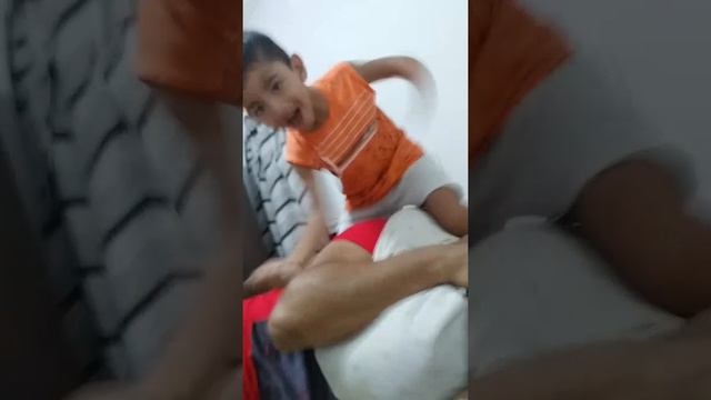 Enzo e Ismael 2 pai e filho brincando meu irmaozinho e meu sobrinho смотреть онлайн