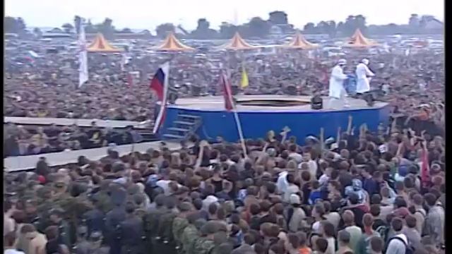 НАШЕСТВИЕ 2002: Cabernet Deneuve - Половина смотреть онлайн