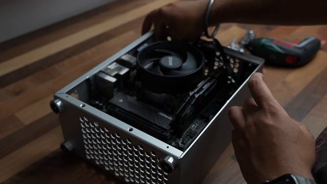 WOW!! Building the TINIEST MINI ITX PC possible - AMAZING PERFORMANCE, TINY PACKAGE смотреть онлайн