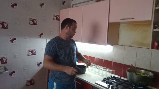 Кабачковая икра как в магазине по ГОСТу. Крутим по 30 банок. смотреть онлайн