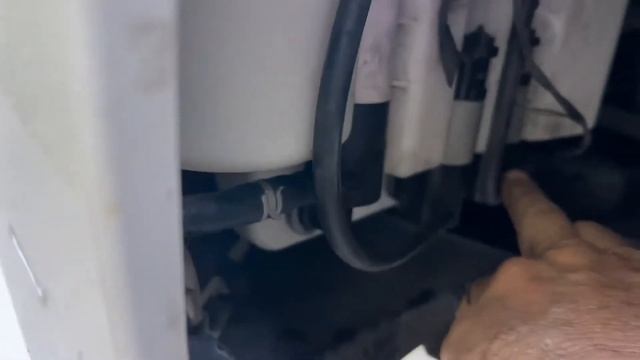 L322 Range Rover windshield washer pump replacement смотреть онлайн