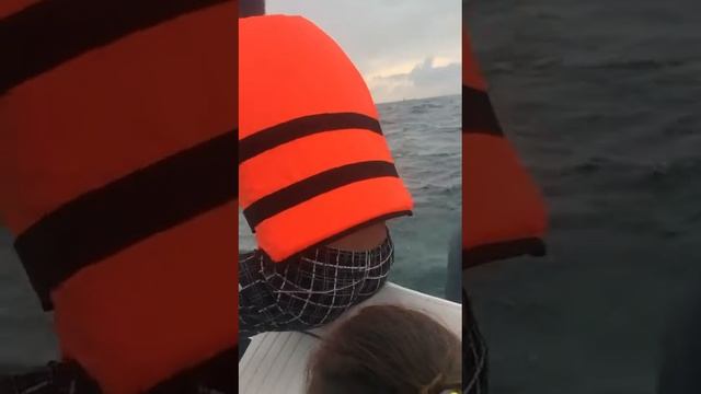 Тонут в открытом море. Спасение неравнодушными людьми. Волонтеры спасатели Домодедово часть 1. смотреть онлайн