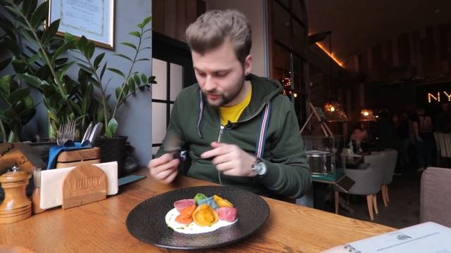 Дорогущие РАДУЖНЫЕ пельмени / Тесла в открытом космосе / Обзор по вашим заявкам / The Buddy Cafe смотреть онлайн