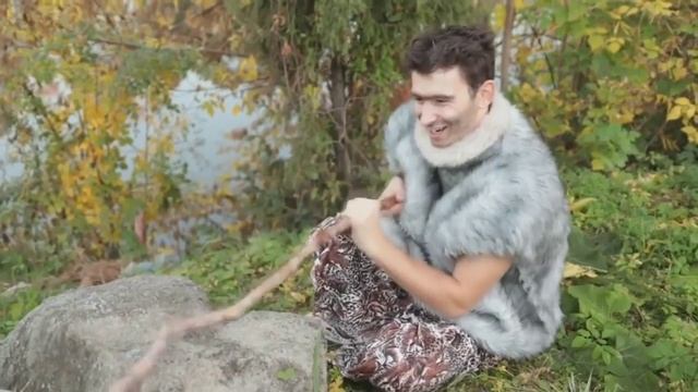 10 ЧАСОВ ДРЕВНИЙ ЧЕЛОВЕК БЬЁТ ПАЛКОЙ ПО КАМНЮ смотреть онлайн