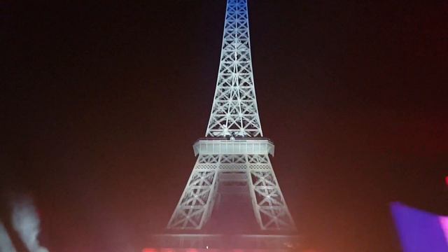 Concert tour Eiffel смотреть онлайн