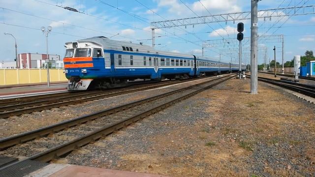 ДР1А-179. Прибыл на ст. Жлобин, Беларусь . С сообщение Жлобин-Калинковичи. Дата 13.08.2014 год смотреть онлайн