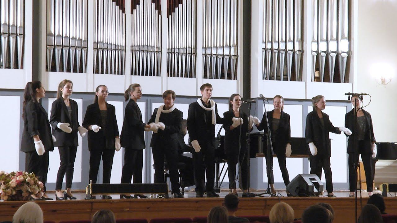 «Снежинки». Музыка Игоря Дороднова, слова Исая Тобольского смотреть онлайн