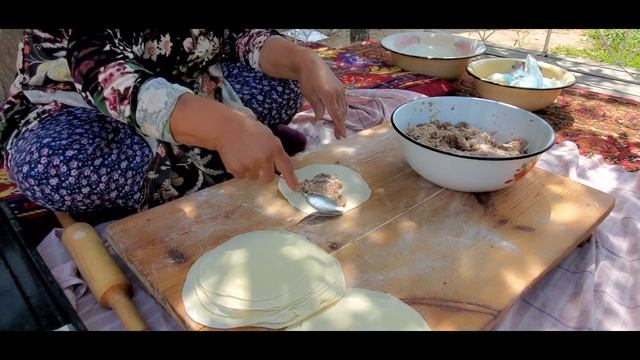 Traditional Uzbek Food Gumma. Cheburek. Horazm Gummasi смотреть онлайн