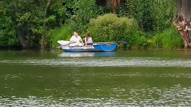 БЕЖИТ РЕКА... ВСЕМ ЗАМЕЧАТЕЛЬНЫХ ВЫХОДНЫХ! смотреть онлайн