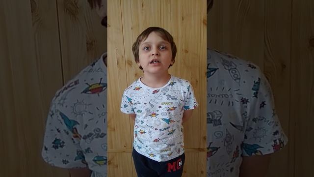 Ваня Углов, 7 лет, стихотворение Владимира Степанова "Космонавт" смотреть онлайн
