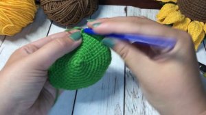 Как связать подсолнух крючком (вязанный веночек).