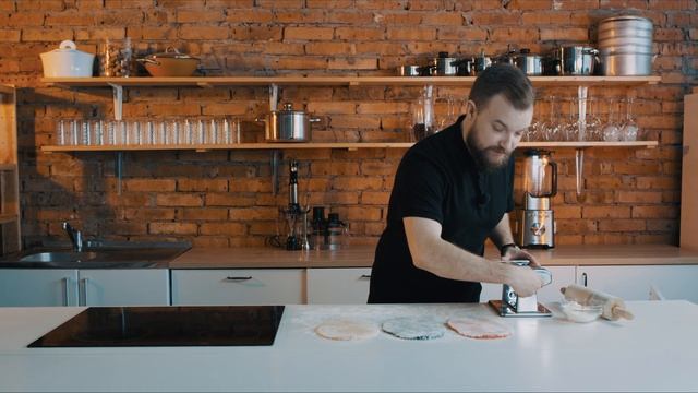 Тестораскатывающая машина GEMLUX GL-PMZ-180 смотреть онлайн