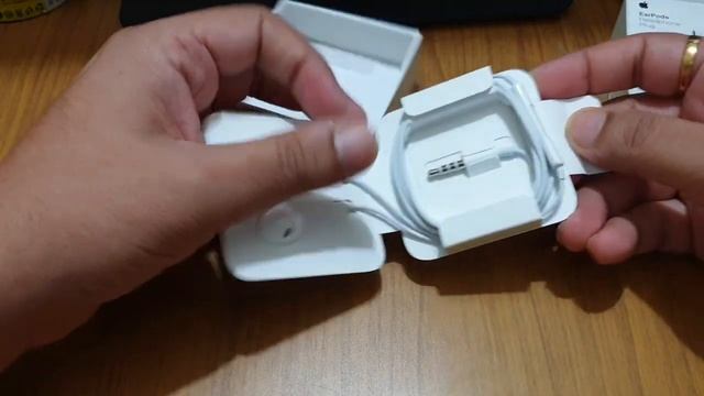 Apple EarPods Unboxing смотреть онлайн