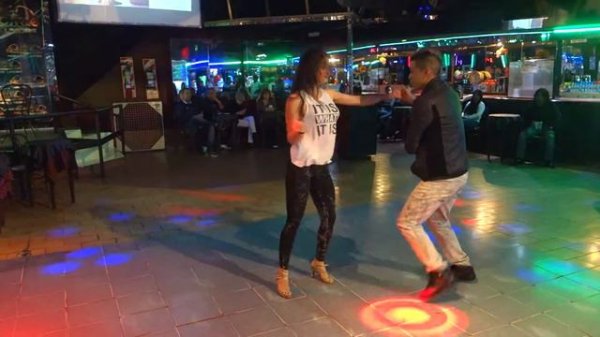 Axel Antezana and Vanessa Parrish Bachata Class Demo (Buenos Aires)