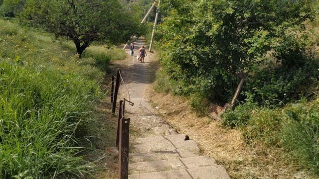 Мариуполь Левобережный спуск к морю на ремонте. Старый спуск рядом с кафе Чайка. Июль 2021 смотреть онлайн