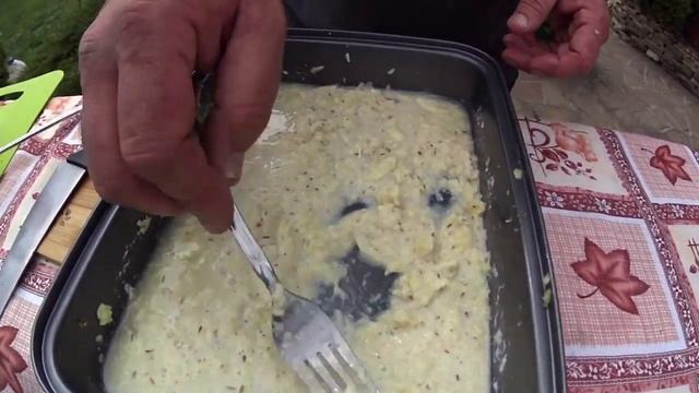 ЛУЧШИЙ РЕЦЕПТ СВИНАЯ РУЛЬКА в ХРЕНОВИНЕ .ВЕПРЕВО КОЛЕНО в КАЗАНЕ НА КОСТРЕ. смотреть онлайн
