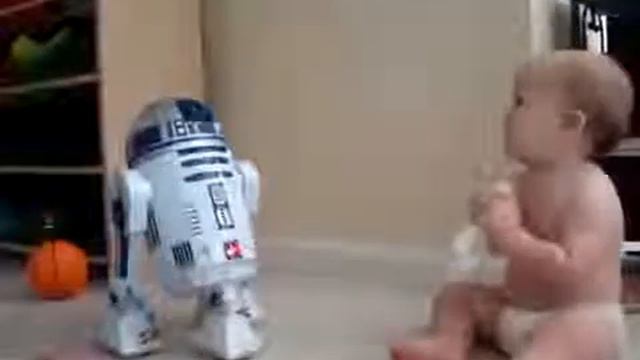 ребенок разговаривает с роботом R2D2 смотреть онлайн