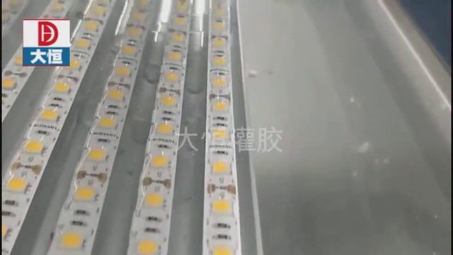 Заливка гибких светодиодных линеек прозрачным компаундом на оборудовании DaHeng серии PGB смотреть онлайн