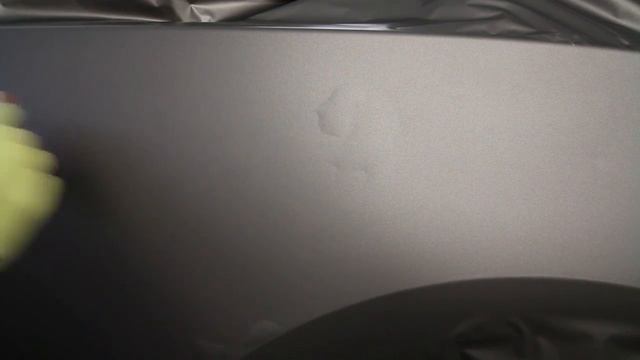 Removing bubbles while installing 3M™ Wrap Film Series 1080 смотреть онлайн