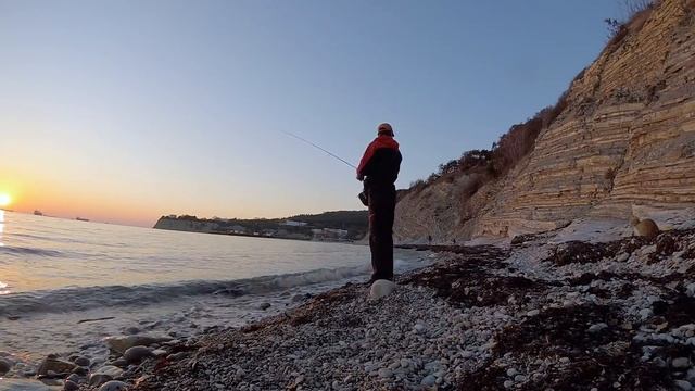 ПЯТЬ РАЗНЫХ РЫБ С ОДНОГО МЕСТА | Рыбалка в Геленджике - РЫБОЛОВНЫЕ ПУТЕШЕСТВИЯ смотреть онлайн