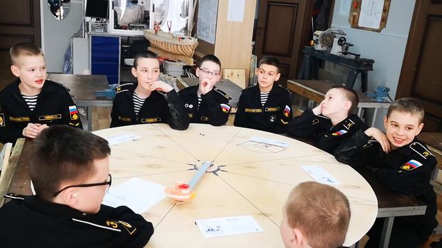 Нахимовцы играют в игру Что? Из чего? Как? смотреть онлайн