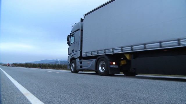 New Actros. Mercedes Powershift 3 y marchas hacia atrás смотреть онлайн