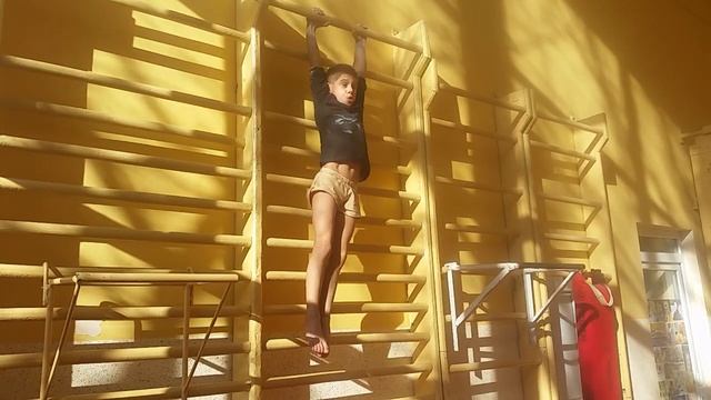 Головин Владимир ! Поднимание ног 180 РАЗ ! ( 8 лет ) смотреть онлайн