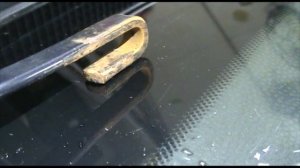 Что делать если новые щётки дворника плохо чистят лобовое стекло.