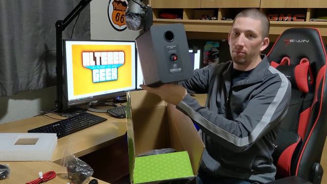Mackie Creator Bundle Unboxing смотреть онлайн