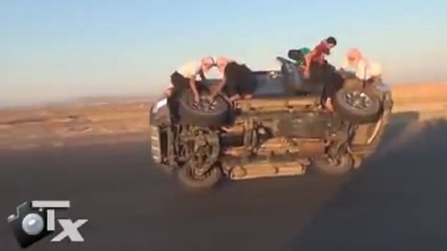 saudis changing tyres while driving смотреть онлайн
