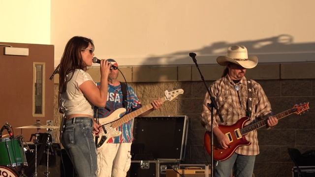 Seneca River Days 2022 Dirt Road Ruckus Song: Hole In The Bottle with Sony FDR AX700 4k 6/10/2022 смотреть онлайн