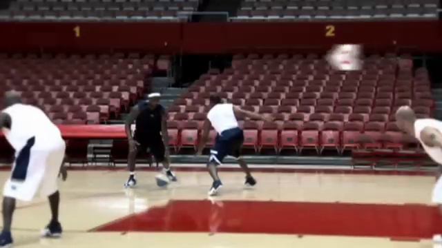 Джэймс Леброн Кроссовер Обрети контроль над площадкой отличным владением мячом и быстротой реакции смотреть онлайн