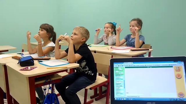 Софья, Саша, Софья, Нелля (7лет) Ментальный счёт под музыку 10 чисел, скорость 800мс..