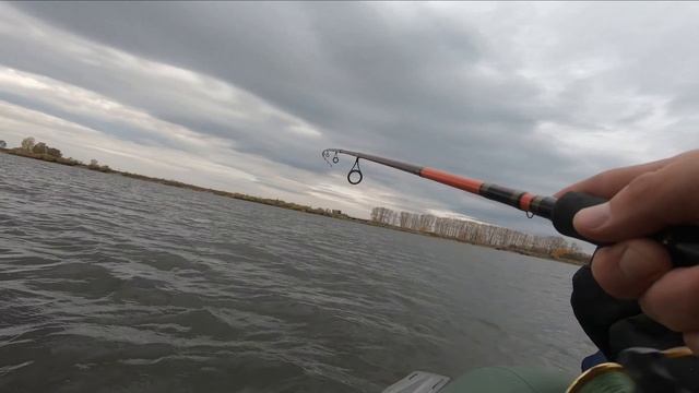 Megabass или копия Megabass  Рыбалка на Щуку на озере в сильный ветер в октябре!
