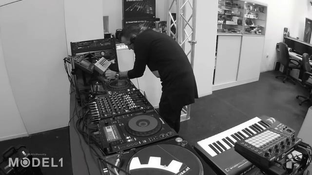 JAY LUMEN is testing MODEL 1 / 10-11-2016 / PLAYdifferently смотреть онлайн