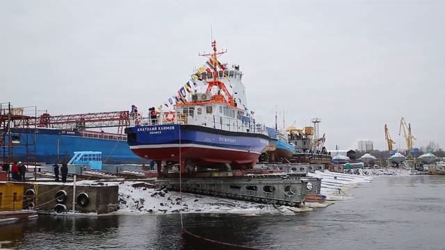 Онежский СРЗ спустил на воду катер с гибридной пропульсивной установкой смотреть онлайн