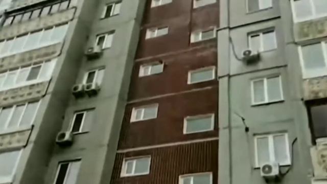 Плита упала на машину смотреть онлайн